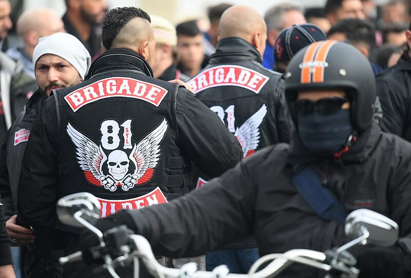 Hells Angels und Mitglieder befreundeter Rockergruppen aus mehreren Ländern bei der Beerdigung des  erschossenen Hells Angels-Chefs von Gießen, Aygün Mucuk.