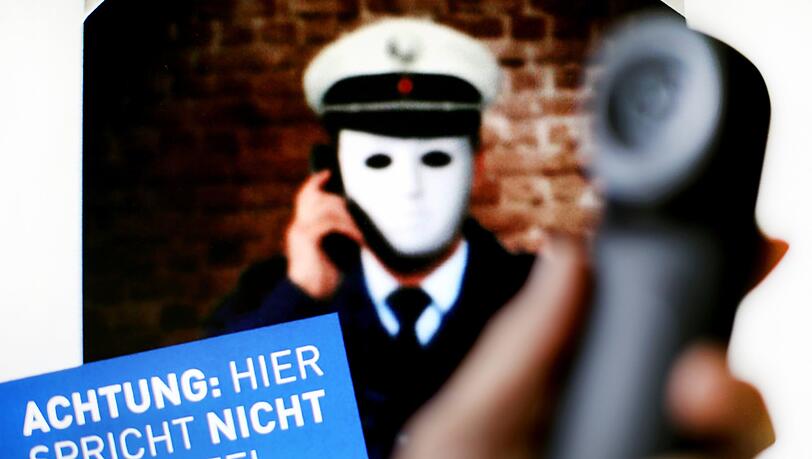 Ein Rentner ist von einem falschen Polizisten am Telefon reingelegt worden - obwohl er eigentlich alles richtig machen wollte. Ein Rentner ist von einem falschen Polizisten am Telefon reingelegt worden - obwohl er eigentlich alles richtig machen wollte.