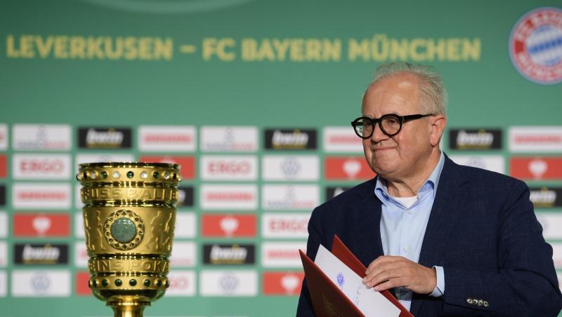 Vor leeren Zuschauerrängen wird DFB-Präsident Fritz Keller den DFB-Pokal in diesem Jahr übergeben. Vor leeren Zuschauerrängen wird DFB-Präsident Fritz Keller den DFB-Pokal in diesem Jahr übergeben.
