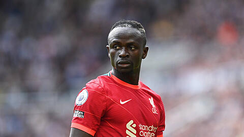 Von den "Reds" zu den "Roten"? Sadio Mané vom FC Liverpool soll kurz vor einem Wechsel zum  FC Bayern  stehen.