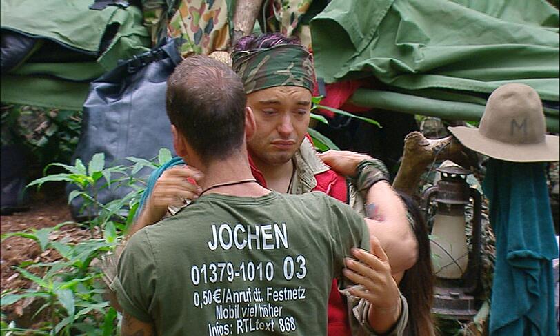 Julian verabschiedet sich von den anderen Campern