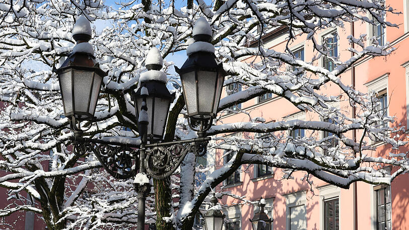 Wie in Paris: historische Lampen geben dem Platz Atmosphäre.
