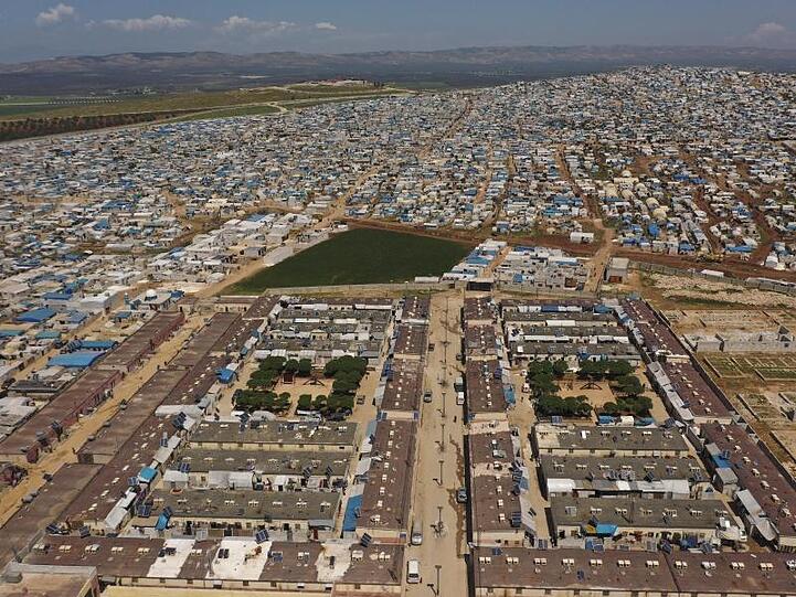Ein riesiges Flüchtlingslager auf der syrischen Seite der Grenze zur Türkei in der Nähe der Stadt Atma in der Provinz Idlib.