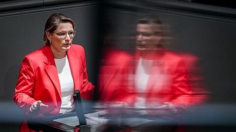 Justizministerin Stefanie Hubig (SPD) arbeitet an einem Gesetz zum Schutz vor digitaler Gewalt.