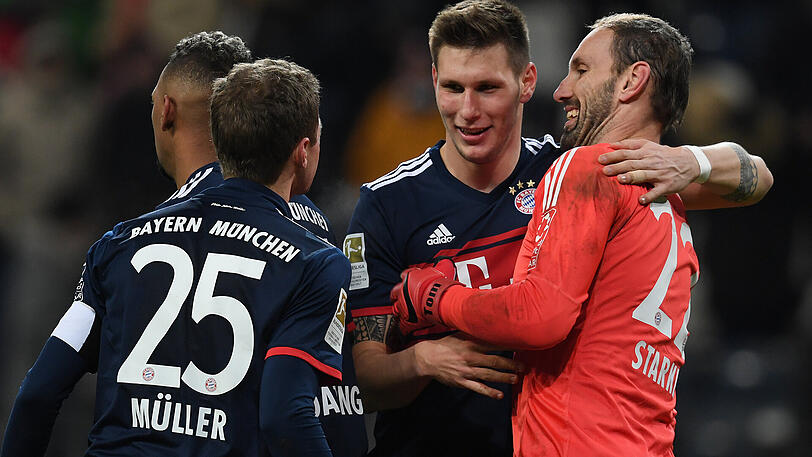Rückkehrer Tom Starke feiert mit seinen Kollegen die 23 Meisterschaft