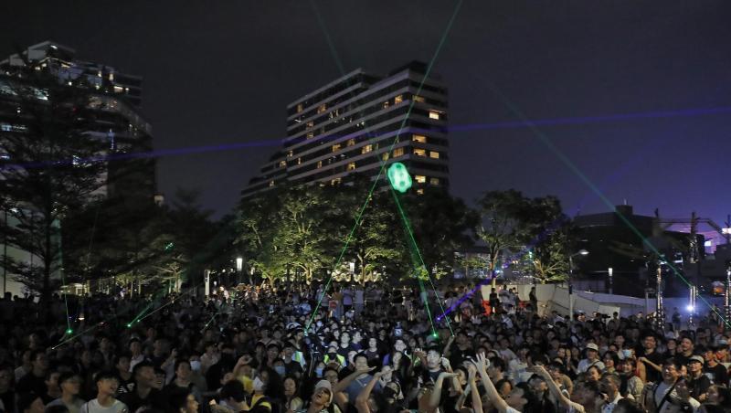 Eine Demonstration mit Laserpointern in Hongkong am Donnerstagabend. Eine Demonstration mit Laserpointern in Hongkong am Donnerstagabend.
