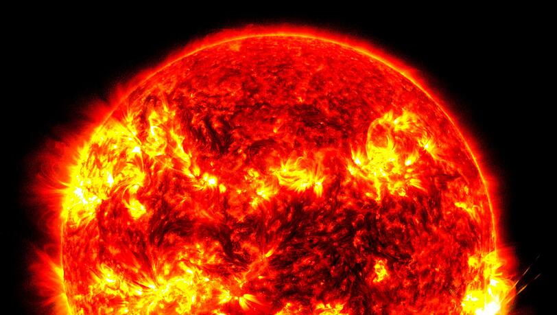 Innerhalb der Phase maximaler Sonnenaktivität sind die Chancen gut, farbenfrohe Polarlichter über der Erde zu sehen. Innerhalb der Phase maximaler Sonnenaktivität sind die Chancen gut, farbenfrohe Polarlichter über der Erde zu sehen.