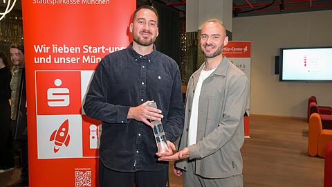 Mit Abstand die meisten Stimmen f&uuml;r Felix Martick (li.) und Maximilian Angerer: Gewinner des Online-Votings der Stadtsparkasse ist das Start-up ON7. Das ON steht f&uuml;r &bdquo;Onboarding&ldquo;, also f&uuml;r die Adaptionsphase von Fachkr&auml;ften, die 7 steht f&uuml;r sieben Branchen. Sie wollen mit ihrer Firma den Fachkr&auml;ftemangel in Deutschland abfedern.