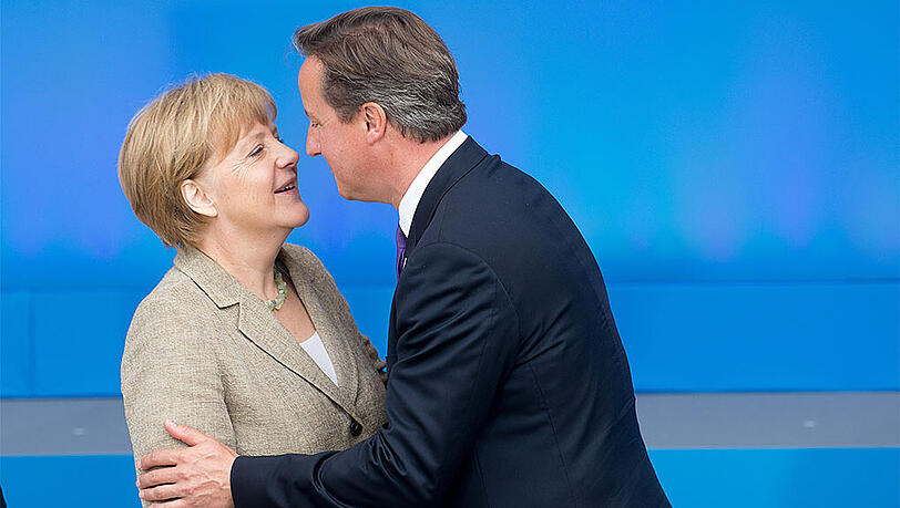 Bundeskanzlerin Angela Merkel (CDU) und der britische Premierminister David Cameron treffen sich. Ihrer Ansicht nach soll die EU stabiler und wettbewerbsfähiger werden. Bundeskanzlerin Angela Merkel (CDU) und der britische Premierminister David Cameron treffen sich. Ihrer Ansicht nach soll die EU stabiler und wettbewerbsfähiger werden.