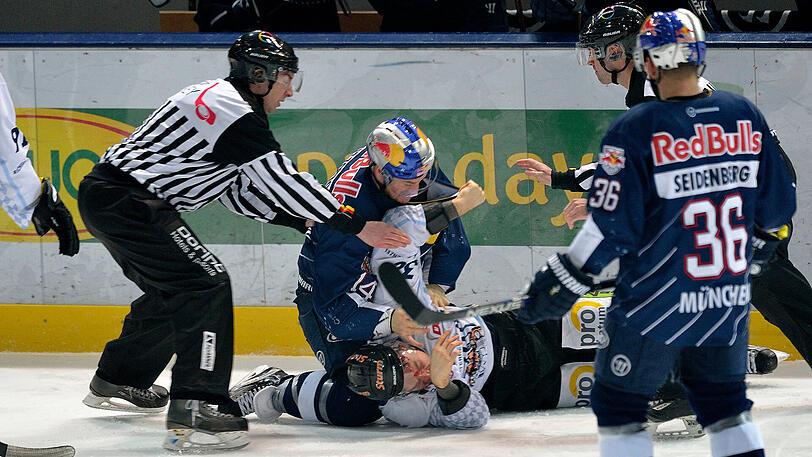 "Pinizzotto war auf den Fight nicht aus", sagt EHC-Coach Jackson über den Fight des Strafbank-Königs (oben) gegen Straubings Cornell.