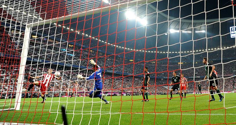Den Auftakt 2010 rettet Bastian Schweinsteiger hier mit seinem Siegtreffer in der Nachspielzeit gegen den VfL Wolfsburg zum 2:1. Zuvor hatten Müller und Dzeko getroffen. Trotz Auftaktsieg wird am Ende Dortmund Meister.