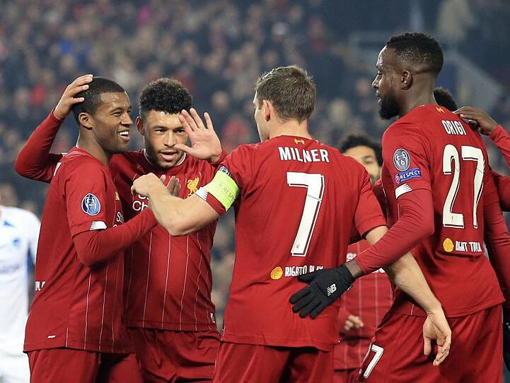 Die Spieler vom FC Liverpool feiern das 1:0 gegen Genk.