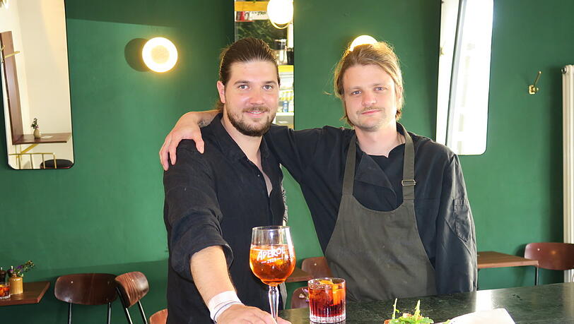 Sie bauen auf kreative Ideen und treue Gäste: Chris Schroth (l.) und Daniel Wäcker in ihrer italienischen Tagesbar Junge Römer im Glockenbachviertel. Sie bauen auf kreative Ideen und treue Gäste: Chris Schroth (l.) und Daniel Wäcker in ihrer italienischen Tagesbar Junge Römer im Glockenbachviertel.