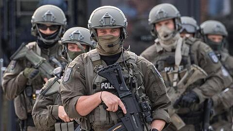 Spezialkräfte nahmen die beiden Ex-Soldaten fest - einen davon in München.