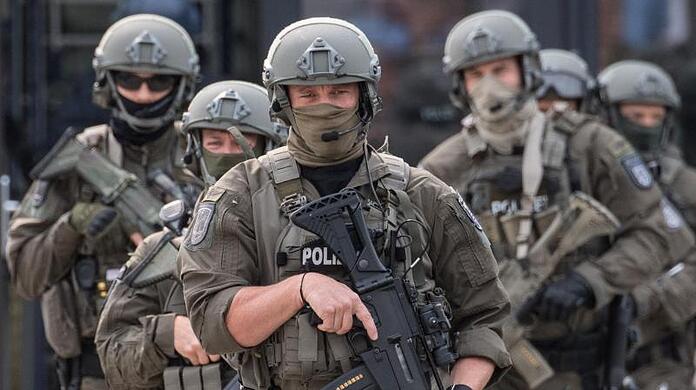 Spezialkräfte nahmen die beiden Ex-Soldaten fest - einen davon in München.