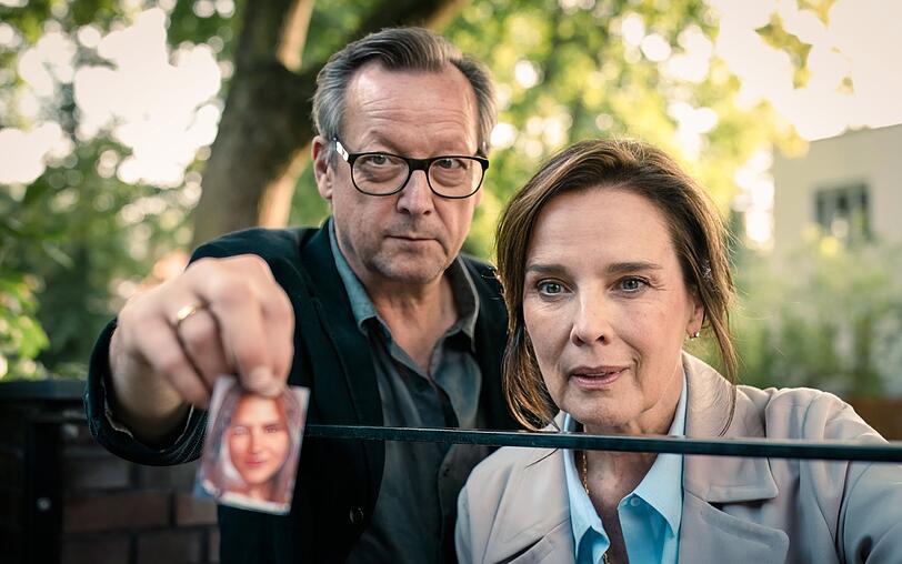 Für "Eine Nacht in Bangkok" standen die Schauspielgrößen Matthias Brandt und Désirée Nosbusch erstmals gemeinsam vor der Kamera. Im Interview sprechen sie über diesen doch recht besonderen Fernsehfilm, der nun im Ersten zu sehen ist. Für "Eine Nacht in Bangkok" standen die Schauspielgrößen Matthias Brandt und Désirée Nosbusch erstmals gemeinsam vor der Kamera. Im Interview sprechen sie über diesen doch recht besonderen Fernsehfilm, der nun im Ersten zu sehen ist.