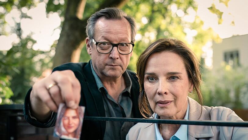 Für "Eine Nacht in Bangkok" standen die Schauspielgrößen Matthias Brandt und Désirée Nosbusch erstmals gemeinsam vor der Kamera. Im Interview sprechen sie über diesen doch recht besonderen Fernsehfilm, der nun im Ersten zu sehen ist. Für "Eine Nacht in Bangkok" standen die Schauspielgrößen Matthias Brandt und Désirée Nosbusch erstmals gemeinsam vor der Kamera. Im Interview sprechen sie über diesen doch recht besonderen Fernsehfilm, der nun im Ersten zu sehen ist.