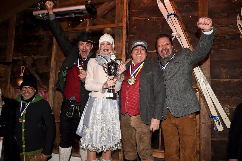Sven Martinek, Lisa Loch, Axel Munz und Christian Lehner (Inhaber Parkcafe)