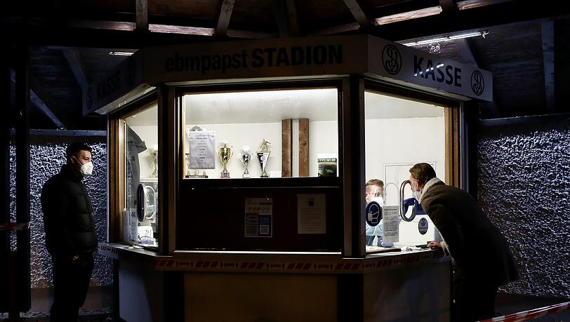 Bis 20 Uhr hat die Schnelltest-Station auf dem Vorplatz des Sportzentrums West unter der Woche geöffnet.