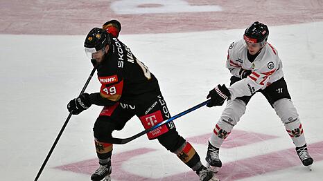 Lukas Kälble gewann mit der deutschen Eishockey-Nationalmannschaft erneut gegen Österreich.