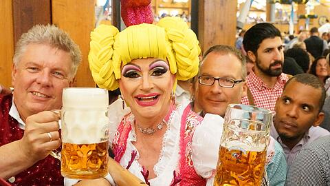 Der erste Wiesn-Sonntag in der Bräurosl gehört ganz den Schwulen und Lesben. Das soll auch nach der Neuvergabe so bleiben. (Archivbild)