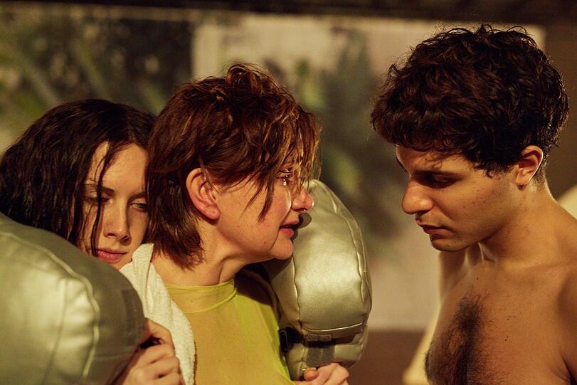 Julia Riedler, Annette Paulmann und Benjamin Radjaipour in "Yung Faust".