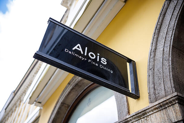 Das "Alois - Dallmayr Fine Dining" hat zwei Sterne bekommen. Das "Alois - Dallmayr Fine Dining" hat zwei Sterne bekommen.