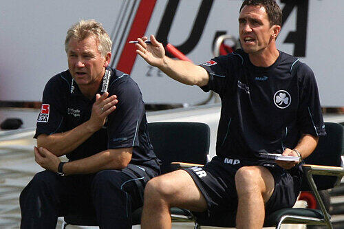 Die Stürmer werden ausgewürfelt: Fürths Trainer Benno Möhlmann (li.) und Manager Rachid Azzouzi hoffen auf eine erfolgreiche Heimpremiere.