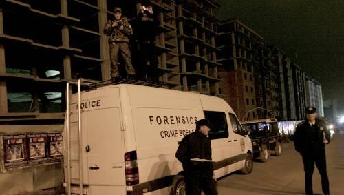 Kosovarische Polizisten in Pristina sichern nach der Explosion am 14. November den Tatort. Kosovarische Polizisten in Pristina sichern nach der Explosion am 14. November den Tatort.