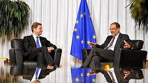 Der erste Auftritt auf internationaler Bühne: Außenminister Guido Westerwelle beim EU-Gipfel in Brüssel mit dem EU-Außenbeaufragten Javier Solana. Der erste Auftritt auf internationaler Bühne: Außenminister Guido Westerwelle beim EU-Gipfel in Brüssel mit dem EU-Außenbeaufragten Javier Solana.