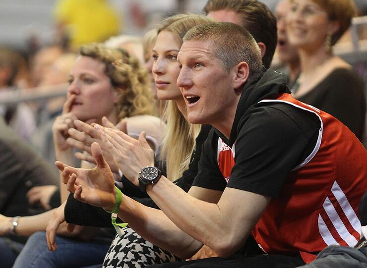 Bayerns Basketballer siegen im Derby gegen Würzburg und setzen sich weiter im oberen Tabellendrittel fest - auch dank der prominenten Unterstützung durch die Fußballabteilung - die besten Bilder aus dem Audi Dome.