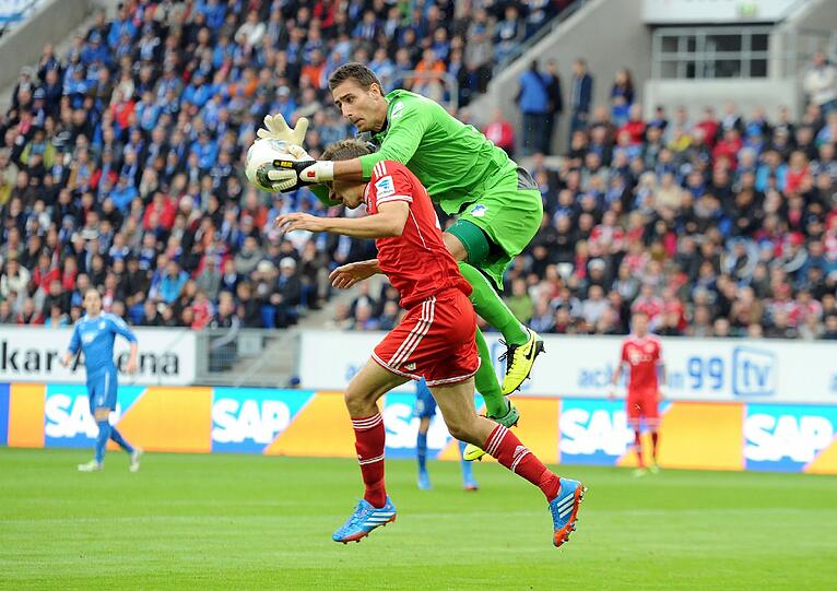 THOMAS MÜLLER: NOTE 2
Begann ungemütlich für den Anstatt-Robben-Rechtsaußen. Kollision mit Hoffenheims Keeper (2.). Ihm blieb die Luft weg. Knallharter Schuss, von Casteels entschätft (17.). Schoss aus allen Lagen, meist parterre. Und trifft auf seine Art: Drückte den Ball zum 2:1 rein (75.).