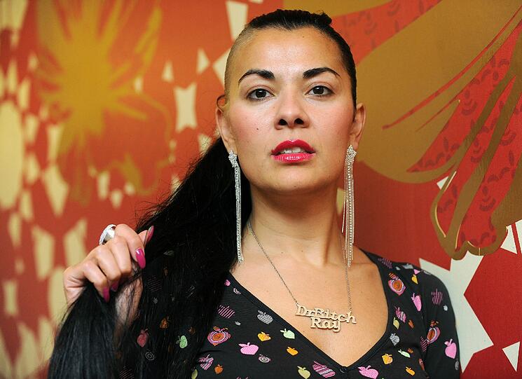 "Bitchism" heißt das neue Buch von Lady Bitch Ray.  Bitchsm" soll aufklären über Sexualität und Frauenbilder &ndash; und ein Emanzipationsbuch sein.
