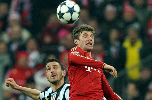 THOMAS MÜLLER: Note 2. Erst rechts, dann mittig. Riesen-Antritt samt Vorlage zu Robben &ndash; ohne Krönung. Richtiger Moment, richtiger Fleck - Abstauber! Das 2:0, sein 13. Champions-Tor.