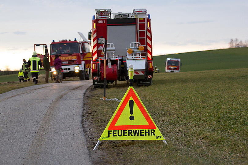 Bei Sillersdorf hat sich ein betrunkener Mann mit seinem Audi überschlagen. Die Bilder von der Unfallstelle.