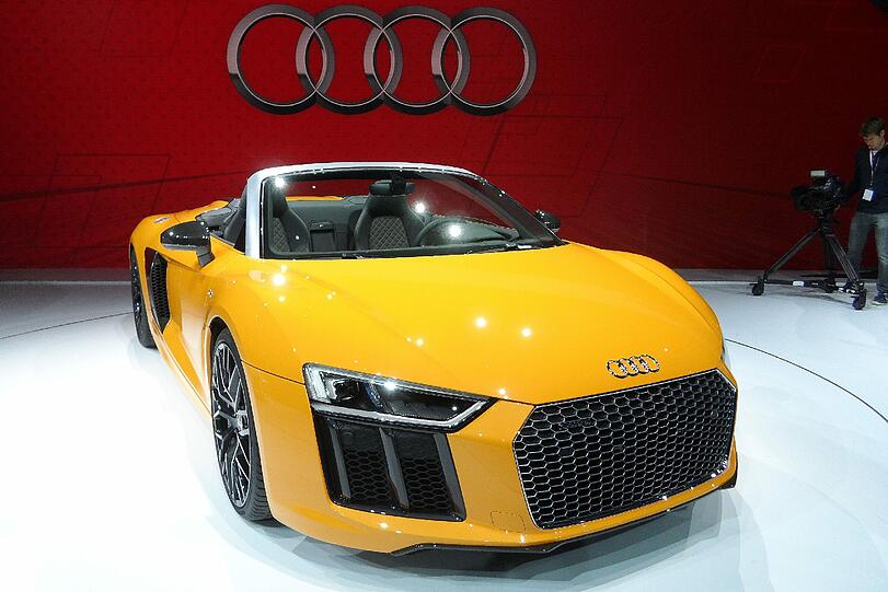 Der neue Audi R8 Spyder hat 540 PS, sprintet in nur 3,6 Sekunden von 0 auf 100 km/h und ist maximal 318 km/h schnell.