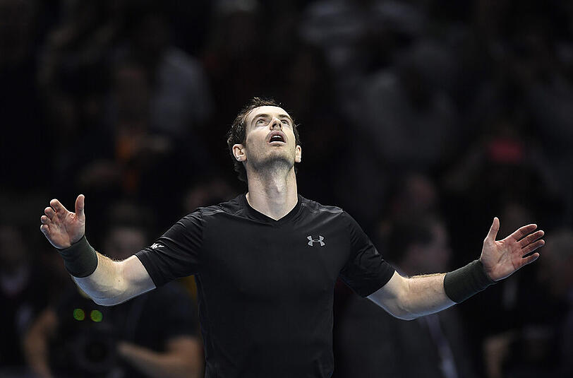 Andy Murray feiert seinen Sieg im Halbfinal-Krimi gegen den Kanadier Milos Raonic bei ATP-Finale in London.