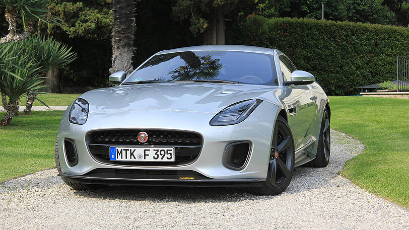 Die Modellpflege beim F-Type war sanft wie eine Sommerbrise: LED-Scheinwerfer und leicht modifizierte Lufteinlässe machen jetzt optisch den Unterschied.