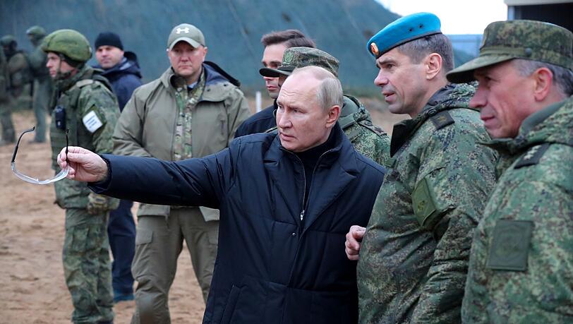 Kremlchef Wladimir Putin beim Besuch eines militärischen Ausbildungszentrums in der Region Rjasan. Dieses Foto wurde von der staatlichen russischen Nachrichtenagentur Sputnik via AP veröffentlicht.