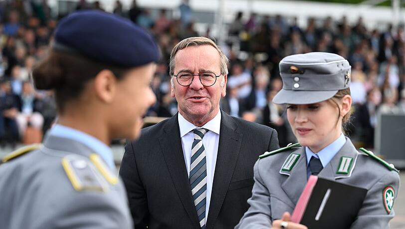 Verteidigungsminister Boris Pistorius (SPD) ist mit der Resonanz am Bundeswehr-Aktionstag zufrieden. Verteidigungsminister Boris Pistorius (SPD) ist mit der Resonanz am Bundeswehr-Aktionstag zufrieden.