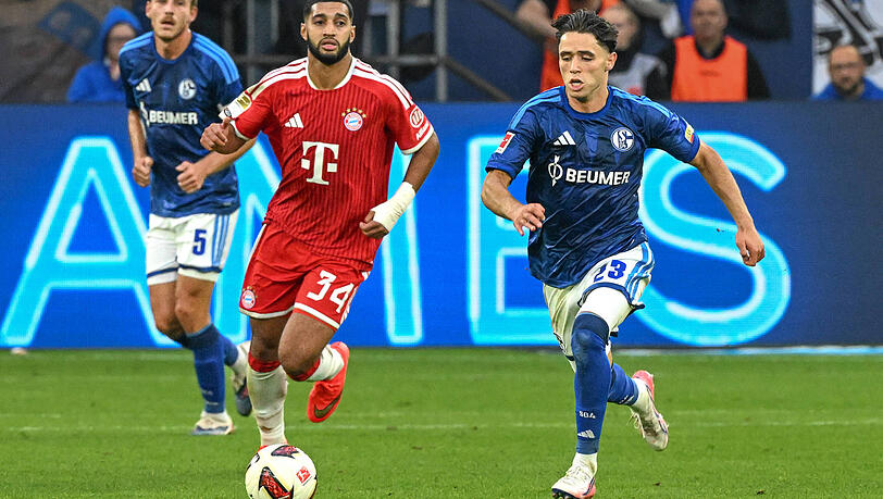 Saibari (l.) wartet noch auf seinen ersten Bayern-Treffer.