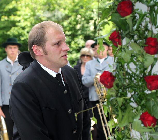 Markus jüngerer Bruder Thomas auf dem neuen Freidhof in Straßlach.