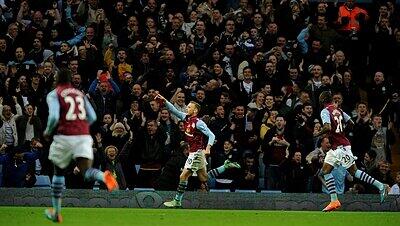 Andy Weimann jubelt über seinen Treffer. Am Ende verliert Aston Villa aber dennoch gegen Tottenham Hotspurs. Andy Weimann jubelt über seinen Treffer. Am Ende verliert Aston Villa aber dennoch gegen Tottenham Hotspurs.