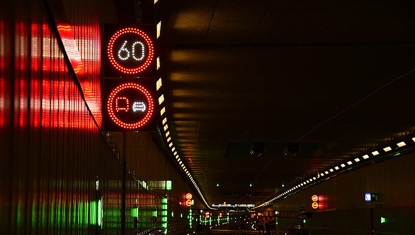 Erst die Party, dann der Verkehr: Momentan wird der Luise-Kiesselbach-Tunnel noch für das Stadtfest hergerichtet. Von Montagfrüh an dürfen dann die Autos durch. Erst die Party, dann der Verkehr: Momentan wird der Luise-Kiesselbach-Tunnel noch für das Stadtfest hergerichtet. Von Montagfrüh an dürfen dann die Autos durch.