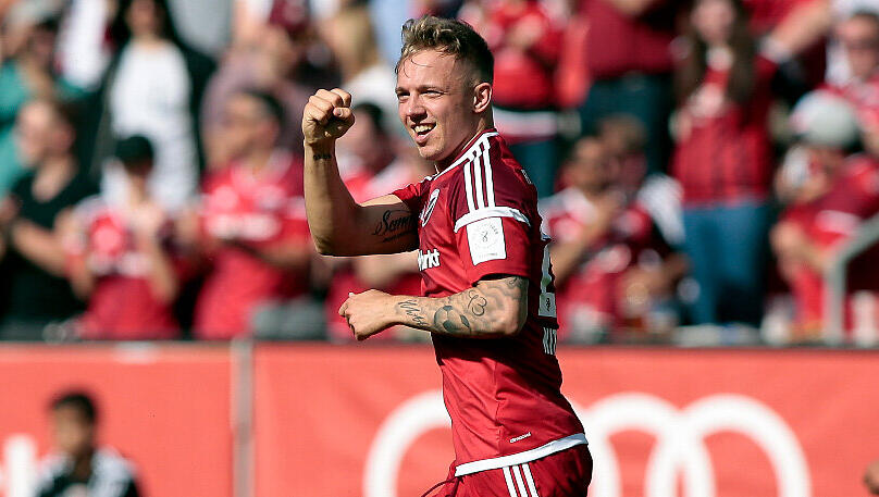 Sonny Kittel spielt seit Sommer 2016 für den FC Ingolstadt und kam seitdem auf insgesamt 56 Pflichtspiele in den beiden höchsten Spielklassen. Sonny Kittel spielt seit Sommer 2016 für den FC Ingolstadt und kam seitdem auf insgesamt 56 Pflichtspiele in den beiden höchsten Spielklassen.