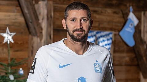 Sascha Mölders im Sondertrikot des TSV 1860.
