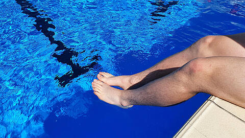 In den Münchner Schwimmbädern gelten ab Donnerstag neue Regeln. (Symbolbild)