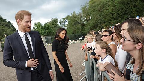 Die Beliebtheitswerte von Harry und Meghan sacken weiter ab.