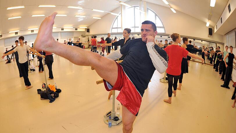 Der Kick-Box-Weltmeister Besim Kabashi beim Training. Der Kick-Box-Weltmeister Besim Kabashi beim Training.