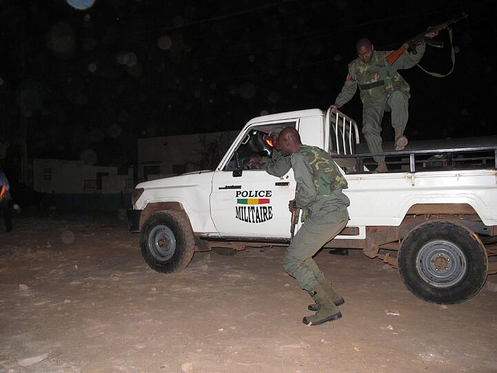 Polizisten im März bei einem Anti-Terror-Einsatz in Malis Hauptstadt Bamako.